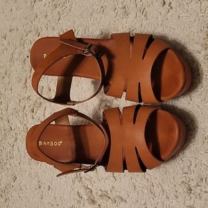 Sandals with block heel